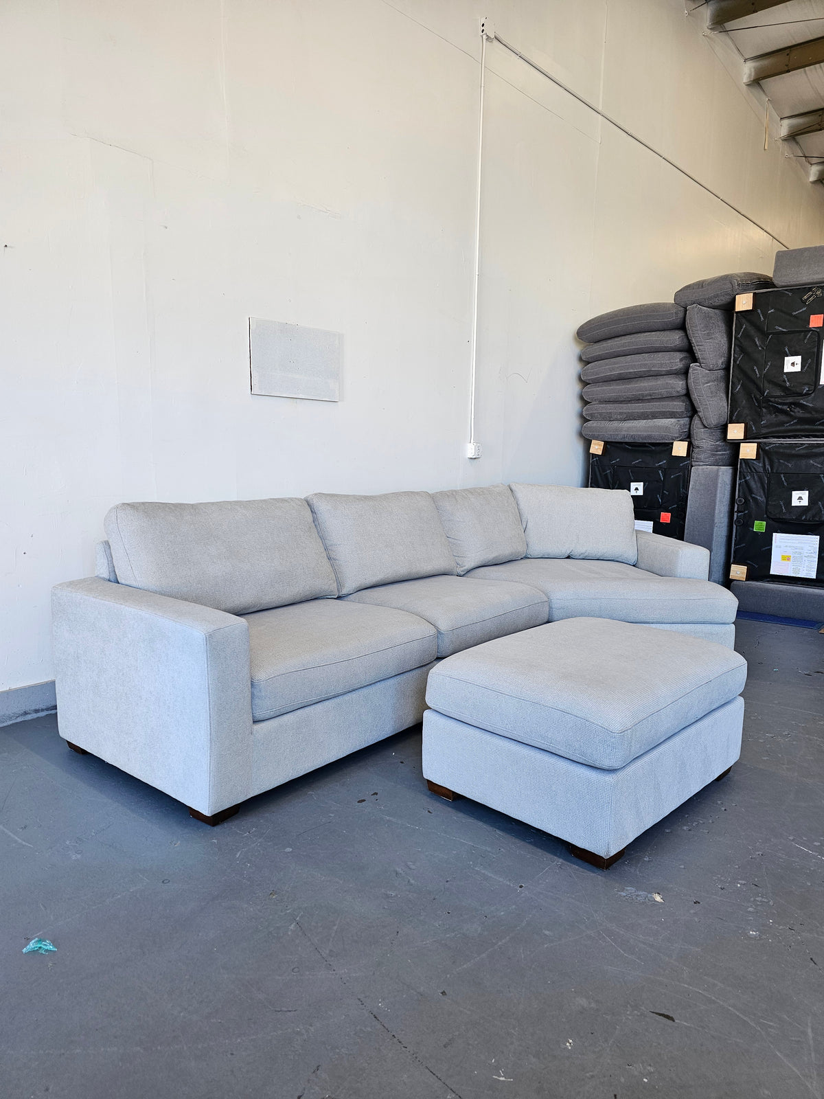 Thomasville Ezra Fabric Sectional With Ottoman