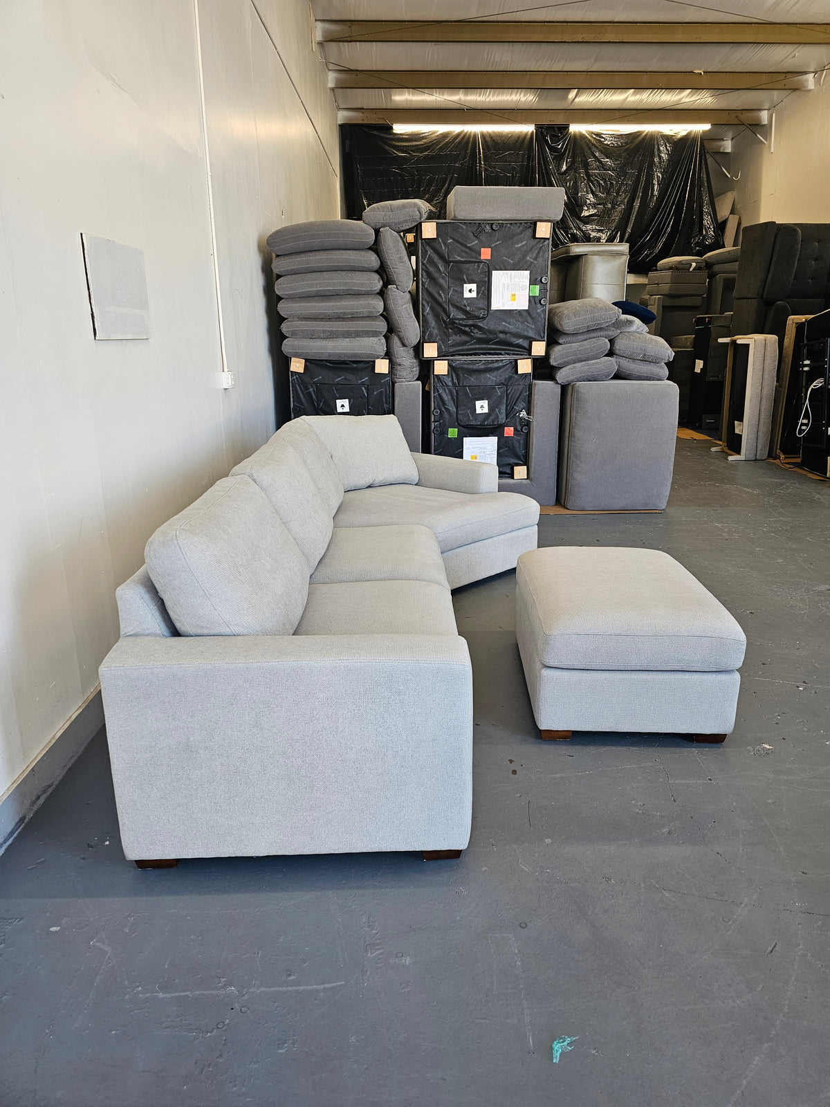 Thomasville Ezra Fabric Sectional With Ottoman