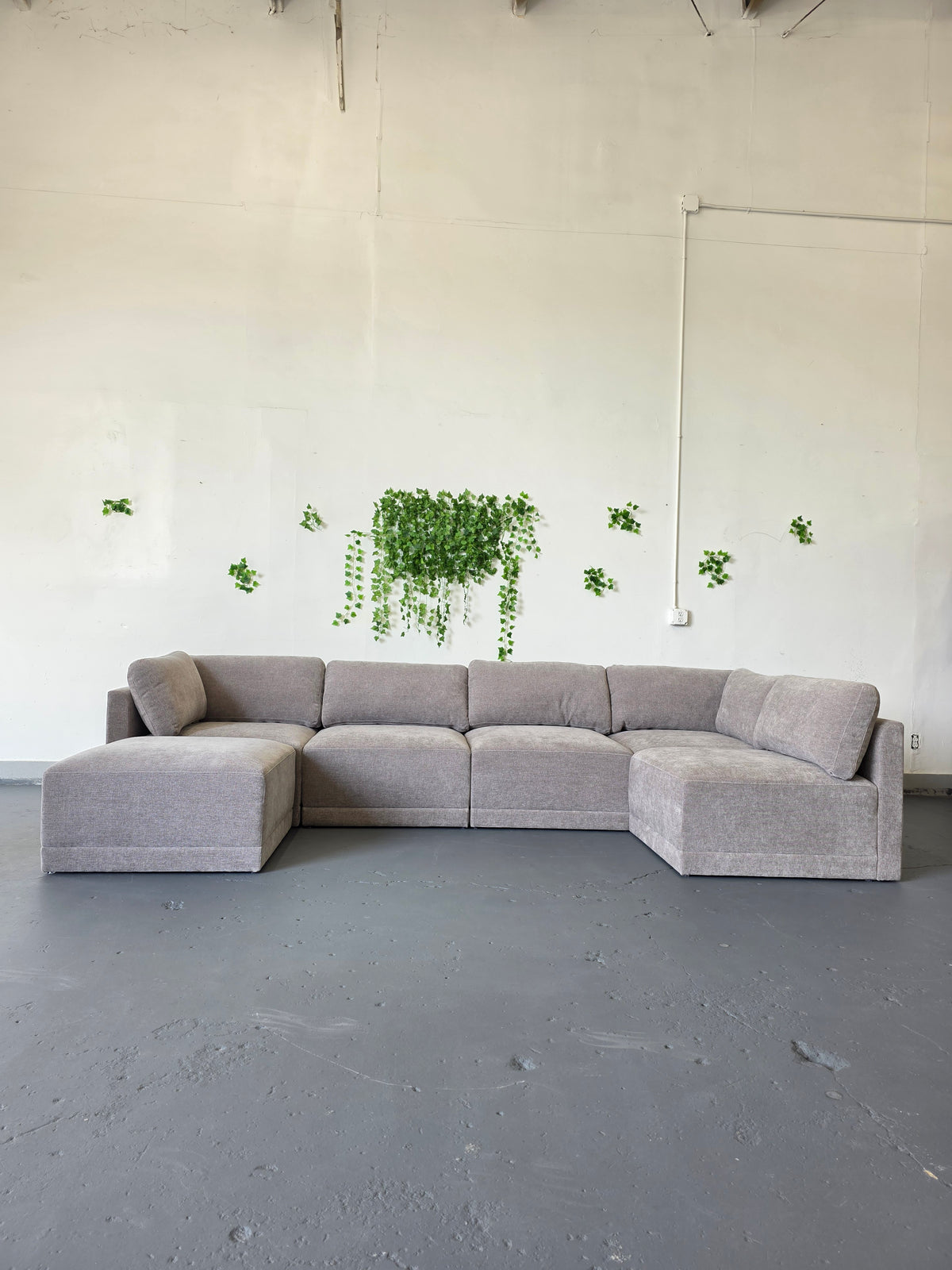 Thomasville Fallon Modular Sectional 6-piece Gray with Ottoman
