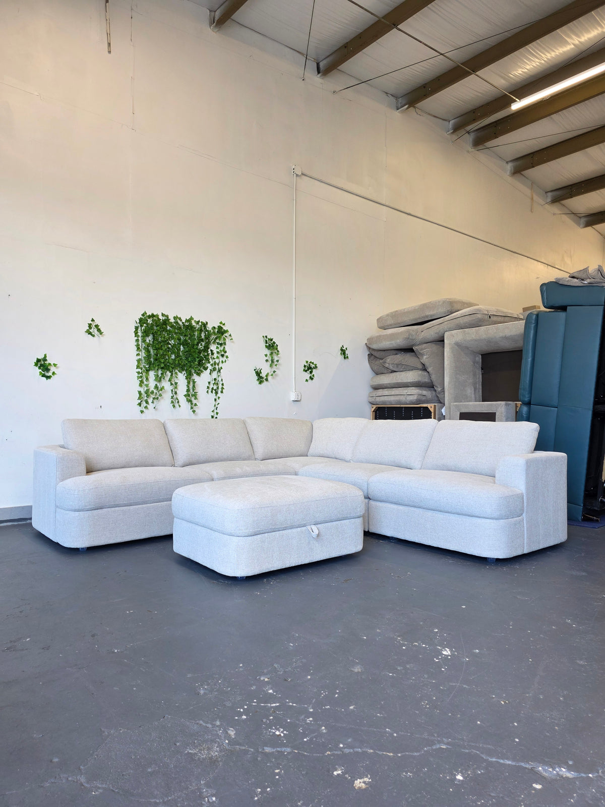 Henredon Corvin 6-piece Fabric Modular Sectional with Storage Ottoman