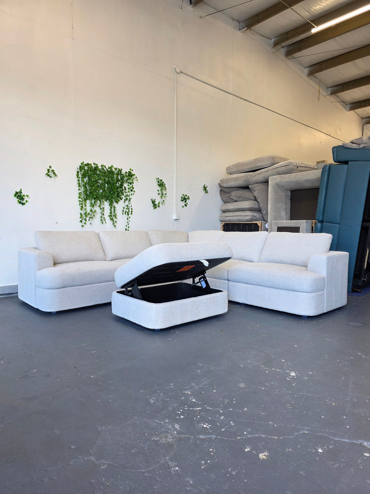Henredon Corvin 6-piece Fabric Modular Sectional with Storage Ottoman