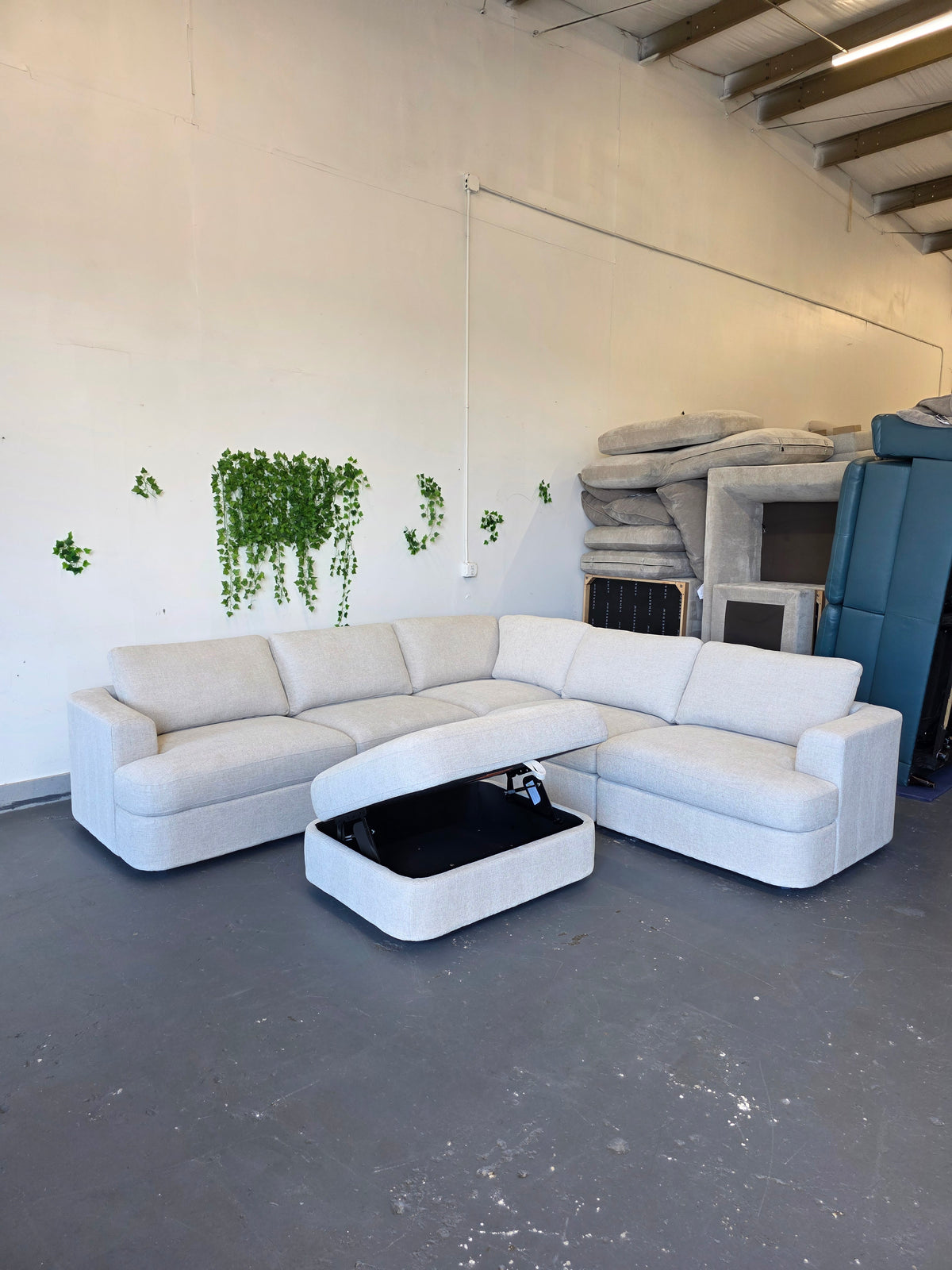 Henredon Corvin 6-piece Fabric Modular Sectional with Storage Ottoman