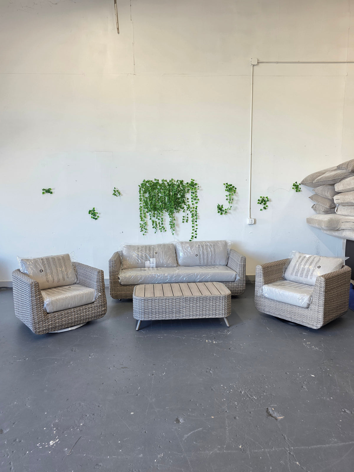 Thomasville Rala 4-piece Outdoor Patio Seating Set