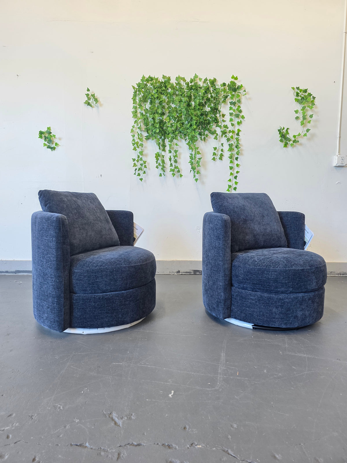 Thomasville Davos Swivel Chairs, 2-pack, Dark Blue