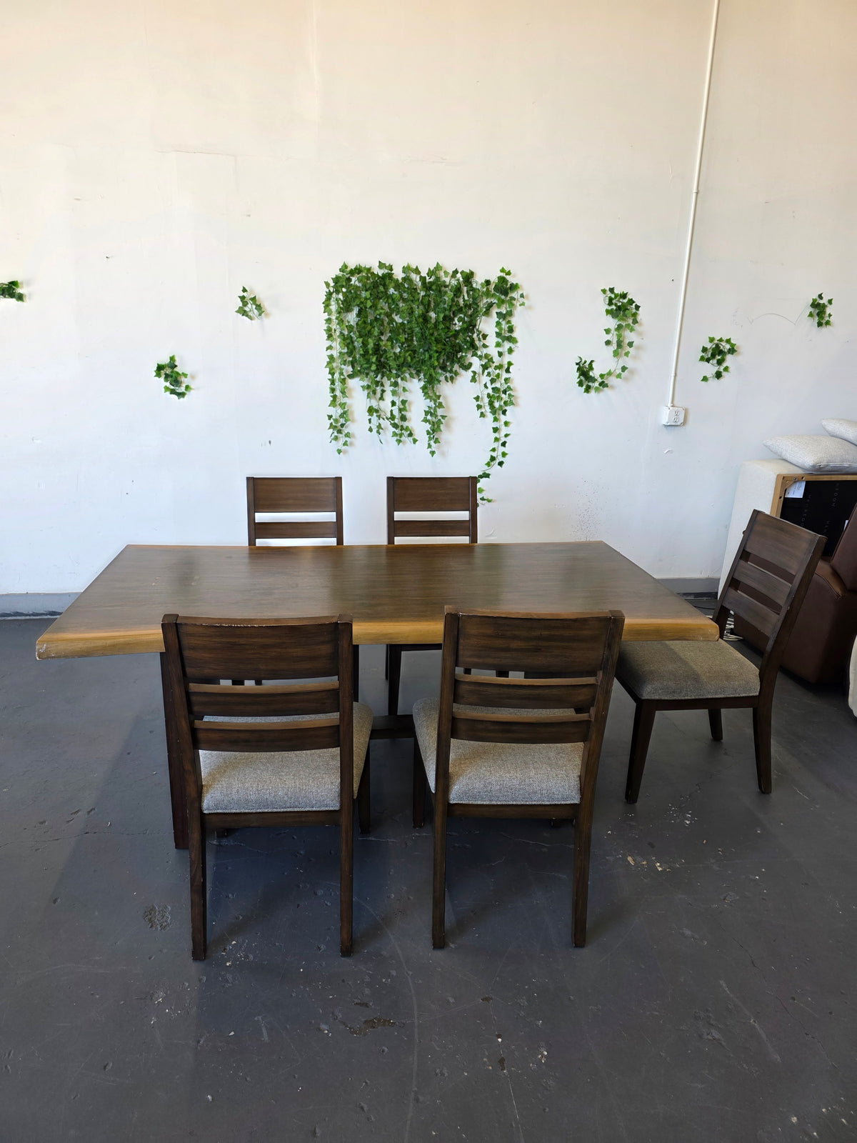 Pike & Main Whitley 6-Piece Dining Set