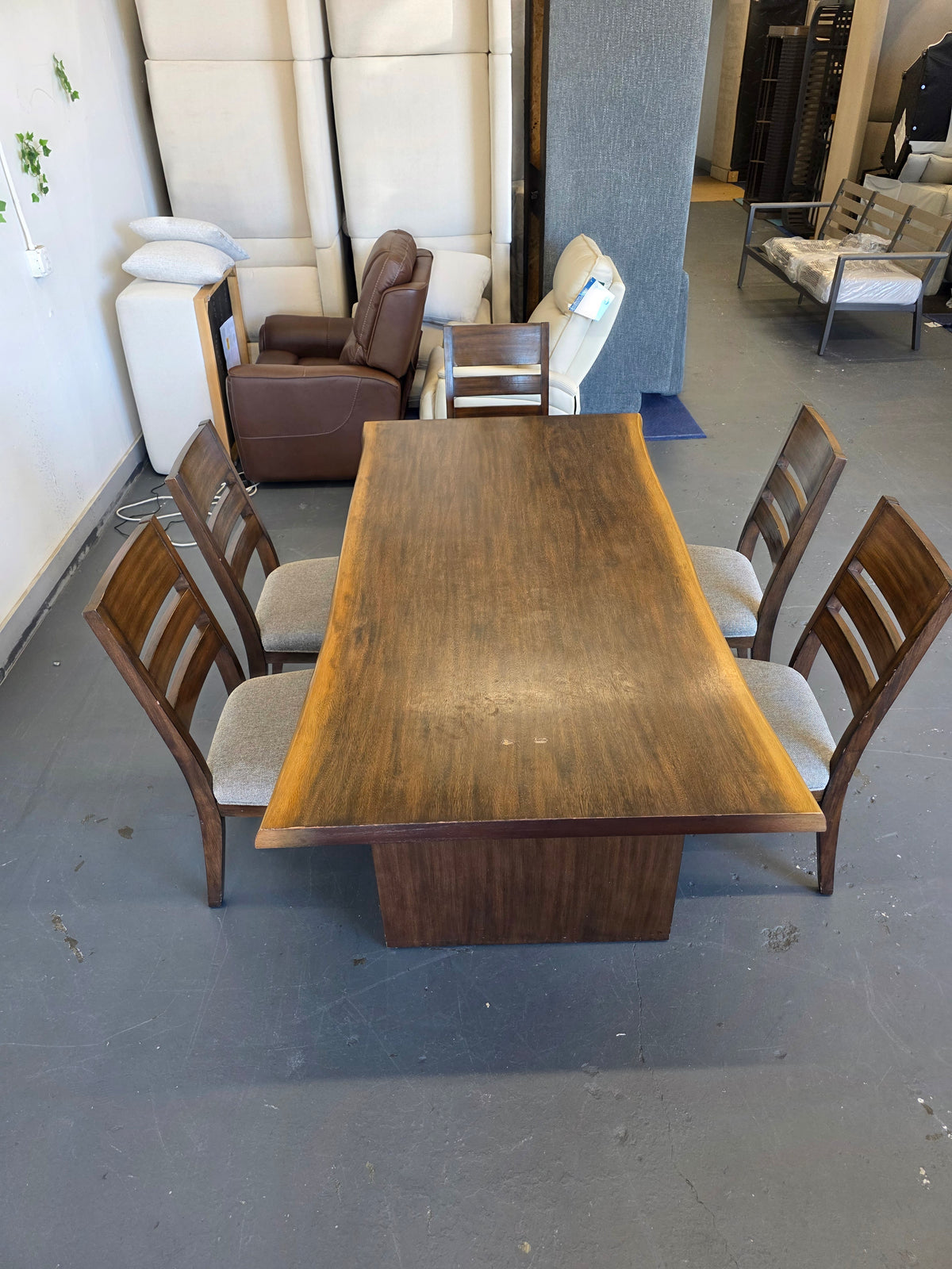 Pike & Main Whitley 6-Piece Dining Set