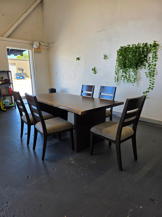 Pike & Main Whitley 6-Piece Dining Set