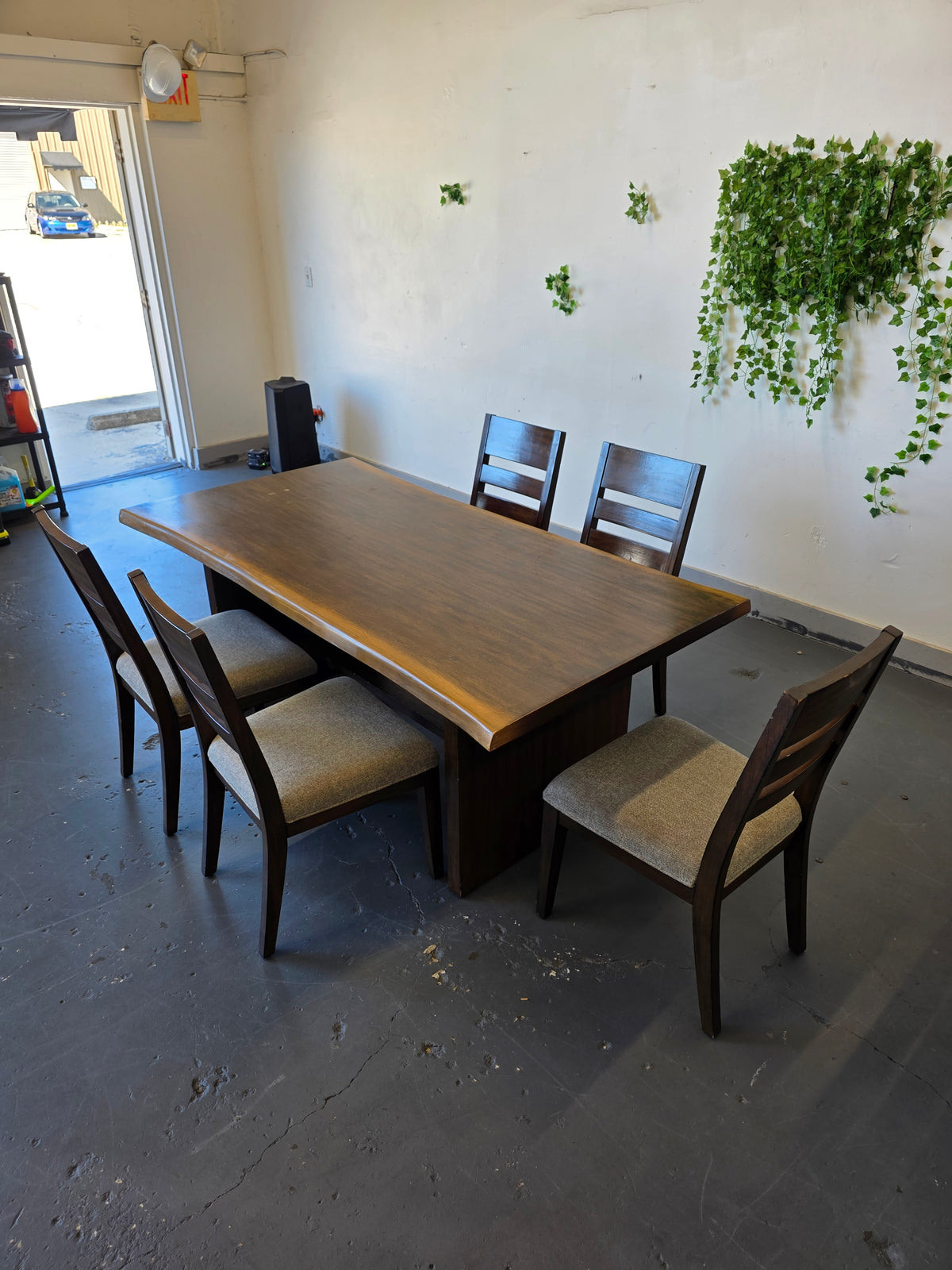 Pike & Main Whitley 6-Piece Dining Set